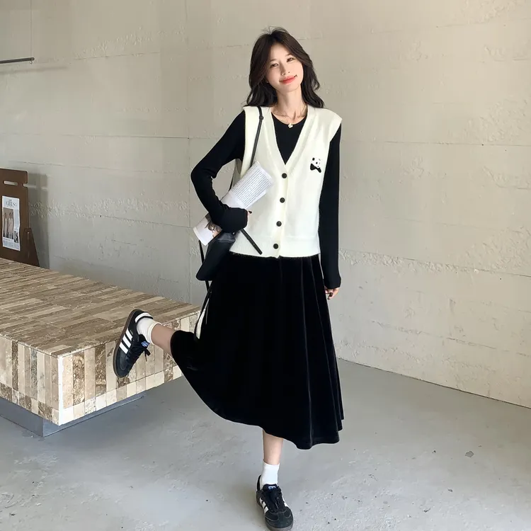 学院风熊猫刺绣马甲套装女2025秋季新款洋气减龄长袖连衣裙两件套