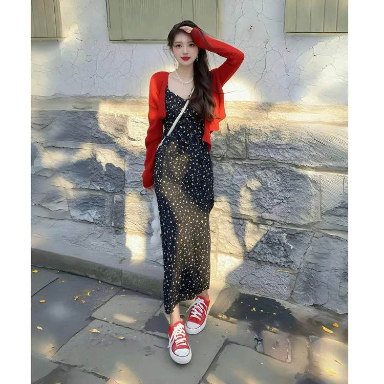 2025年春季网红新款时尚显瘦复古韩系氛围感外搭碎花吊带裙套装女