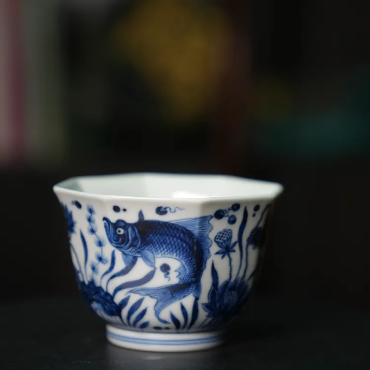 九悠阁严选-景德镇-丰雅赏玩-釉下青花-八方鱼藻杯