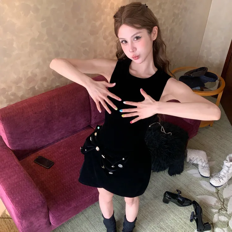 THREE GOOOD/三吉 钉珠丝绒连衣裙Y725Q15094