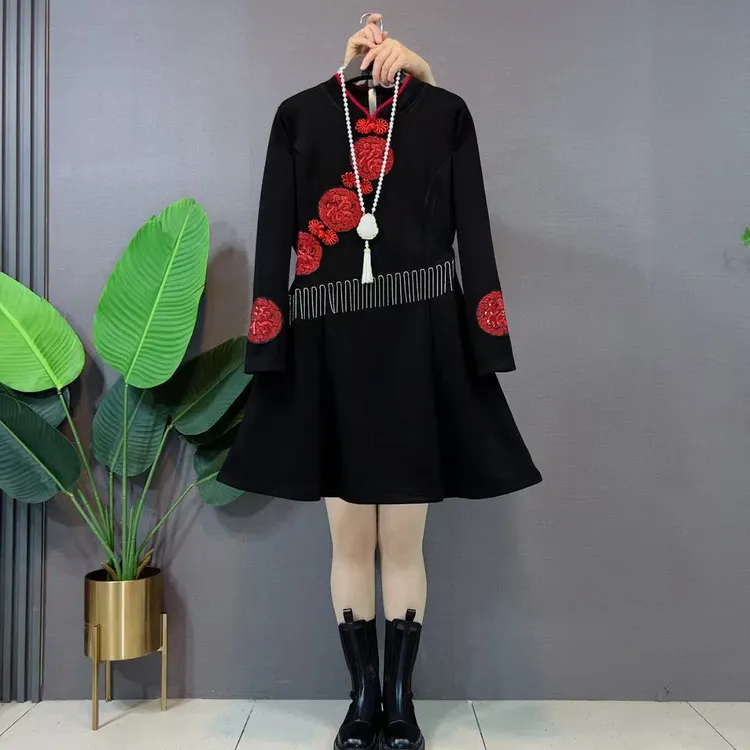 欧货大码女装胖妹妹新年战袍复古立领盘扣流苏福字国风显瘦连衣裙