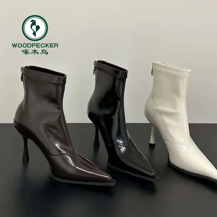 啄木鸟2025秋冬新款欧美范尖头细跟加绒短靴女棕色高跟显瘦中筒靴