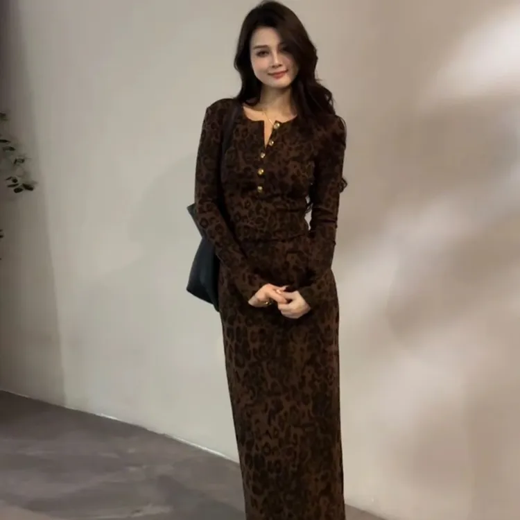 秋冬新款时尚豹纹复古显瘦修身轻奢连衣裙长袖裙子