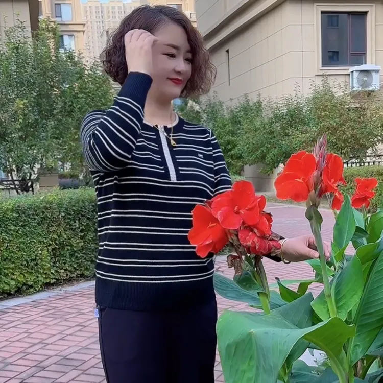 拉链显瘦条纹针织衫