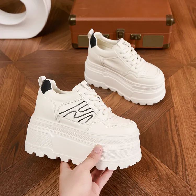 11cm内增高小白鞋女2026春季新款松糕鞋子单鞋小个子厚底轻便板鞋