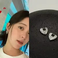 A496白色斑点爱心耳扣款耳饰