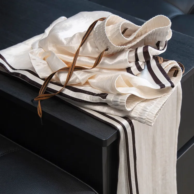 TXV2025新款夏季薄款高端冰丝垂垂感白色醋酸裤男士缎面运动裤男