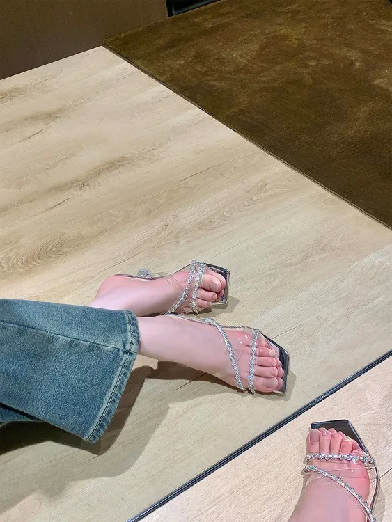 2025新款绝美水钻透明pvc细跟凉拖鞋女夏外穿方头银色露趾高跟鞋