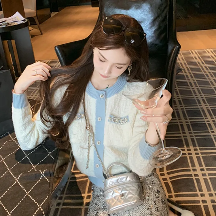 奶油小香肌理感拼接撞色毛衣女春秋慵懒风亮钻外套针织开衫上衣