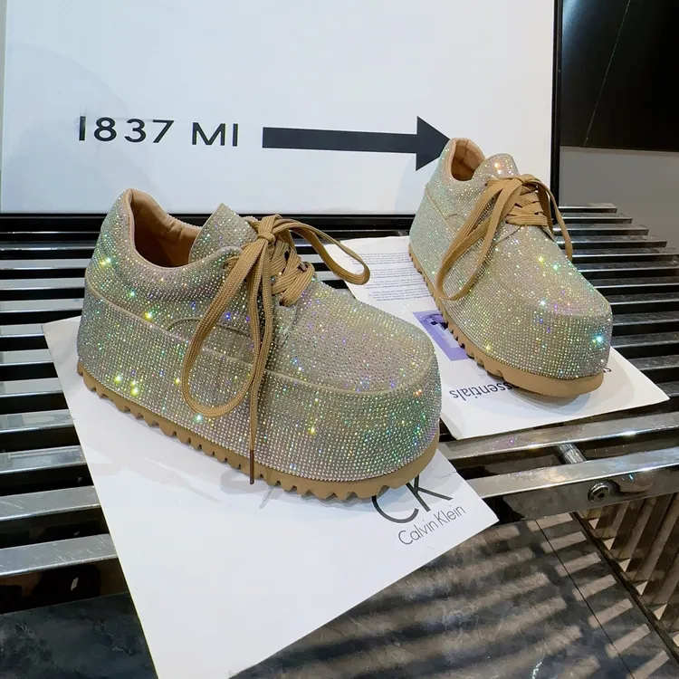 A.M艾墨儿女款小众设计重工水钻厚底Q萌目女款厚底休闲鞋