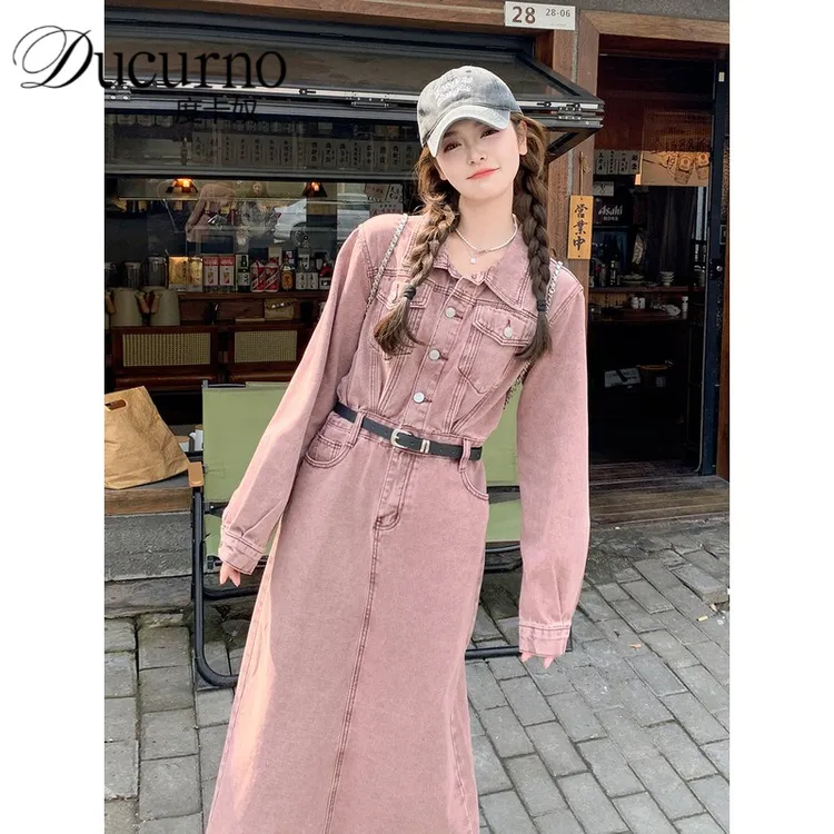 复古水洗粉色工装牛仔连衣裙女春秋新款学院风小个子减龄绝美长裙