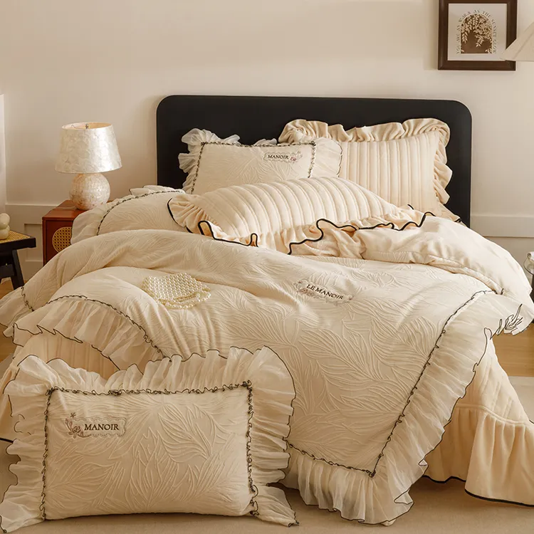 2025新款雕花牛奶绒四件套双面绒被套绣花床盖款加厚韩版公主风