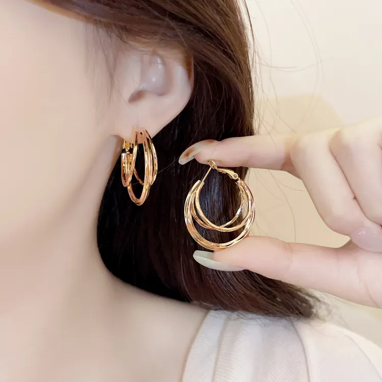 铜合金耳饰 时尚气质耳圈素圈耳环女高级感轻奢耳钉金色耳饰秋冬