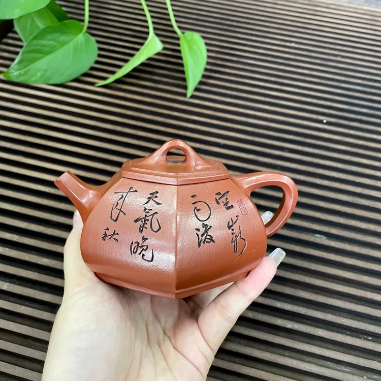 新品力荐 --- 「六方石瓢」 泥料：朱泥 容量：210cc 作者：王春洪
