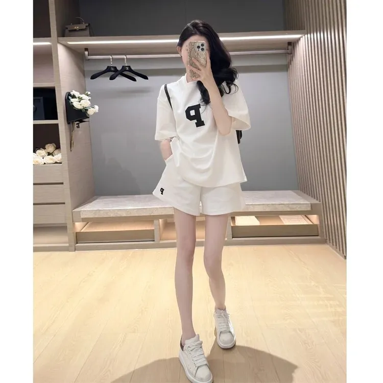 纯棉欧货白色减龄夏季休闲运动套装女气质宽松短袖短裤洋气两件套