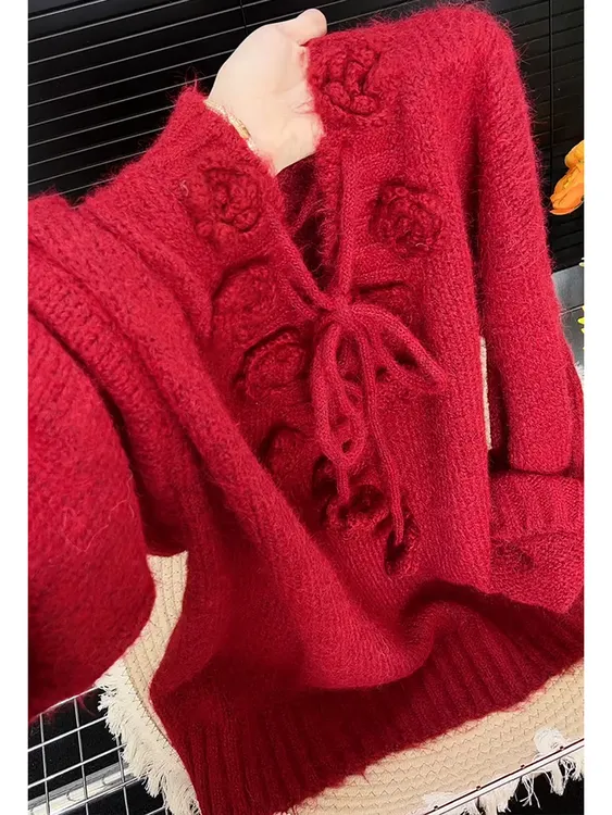 高级感红色玫瑰v领长袖针织衫女秋冬季慵懒风毛衣设计感抽绳上衣