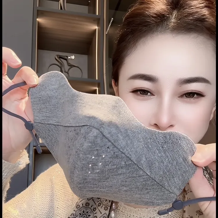 秋冬新款网红推荐舒适透气高护眼角立体保暖口罩女款高颜值可水洗