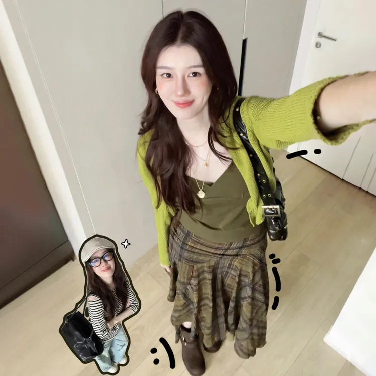 韩系慵懒绿色吊带连衣裙子女2025新款小众炸街早秋一整套ootd穿搭