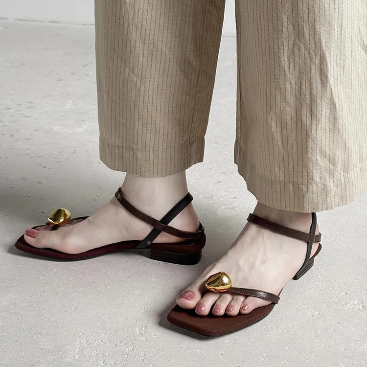 手工真皮方头金属扣夹趾凉鞋女夏季新款气质百搭低跟一字带凉鞋
