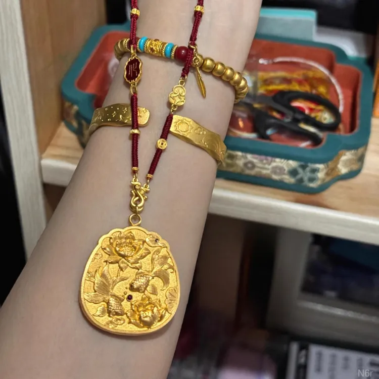 项链 好运莲莲锦鲤吊坠编织古法经典气质发光蝴蝶项链时尚 