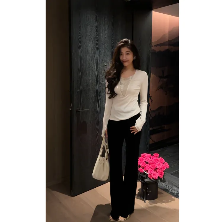 N.COU妮蔻25秋新款小众设计感高级感洋气V领镂空链条上衣DY22123