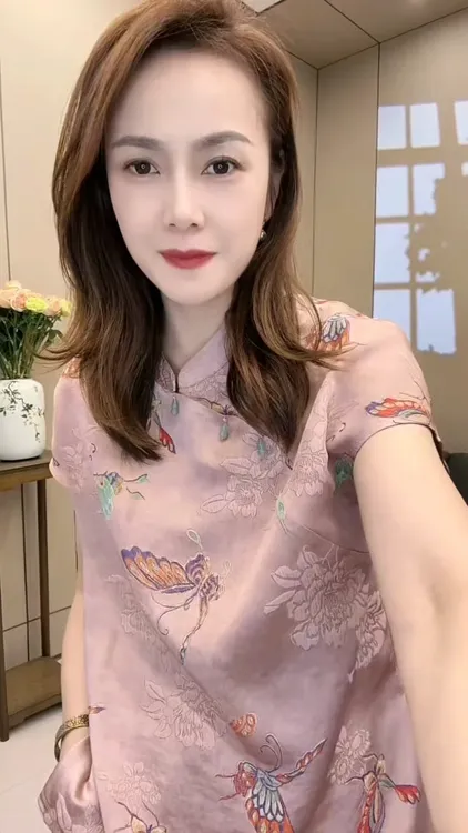 夏季新款时尚高端轻奢设计感气质短袖上衣女短款宽松中式女装