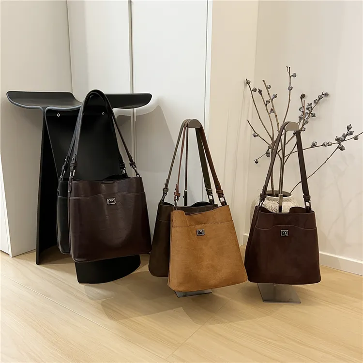 复古水桶包手提腋下包高级感麂皮绒面通勤单肩斜挎女包包