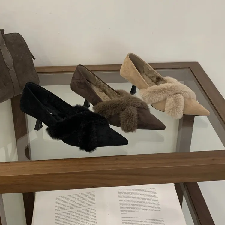 2025秋冬高级感绒面毛毛鞋女时尚浅口加绒保暖气质低跟尖头单鞋