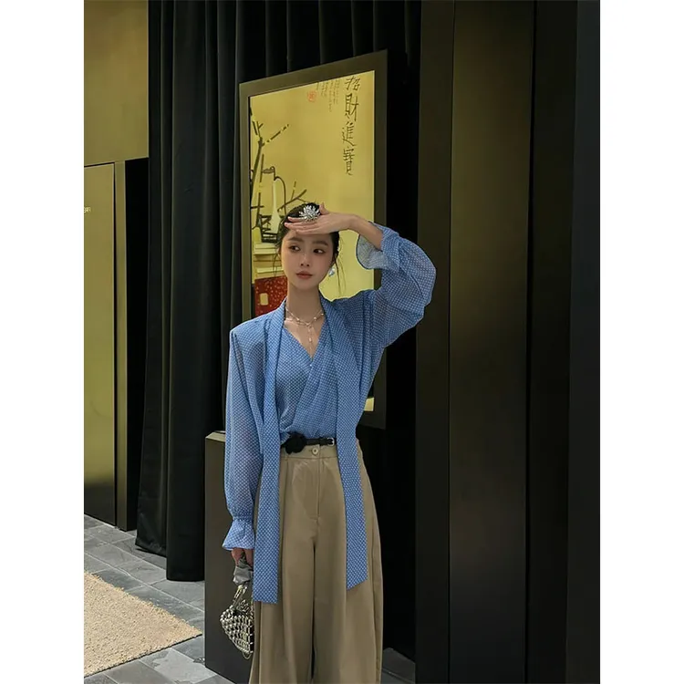 韩系气质简约波点V领系带设计感宽松长袖上衣高腰垂感直筒阔腿裤