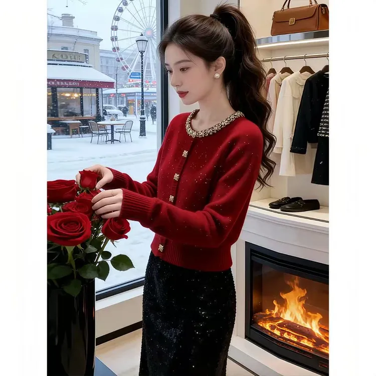 小香风烫钻红色毛衣秋冬新款圣诞新年氛围感穿搭高级感针织上衣女