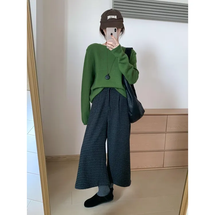 宽松显瘦圆领绿色毛衣女2025秋季新款韩版针织衫格子裤子套装