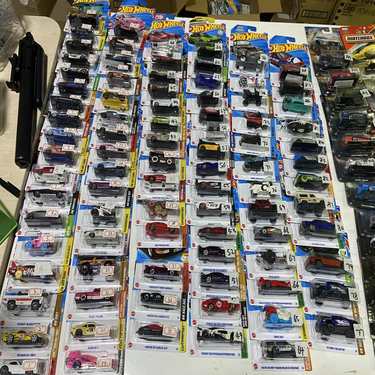 风火轮2025C4982批次合金小车小比例车模玩具收藏