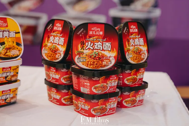 【明星主推】派儿瓦娜pariwana爆辣火鸡面桶装速食即食方便食品