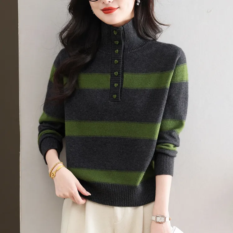2025秋冬新款黑绿条纹半高领毛衣女纽扣装饰修身显瘦针织衫上衣女