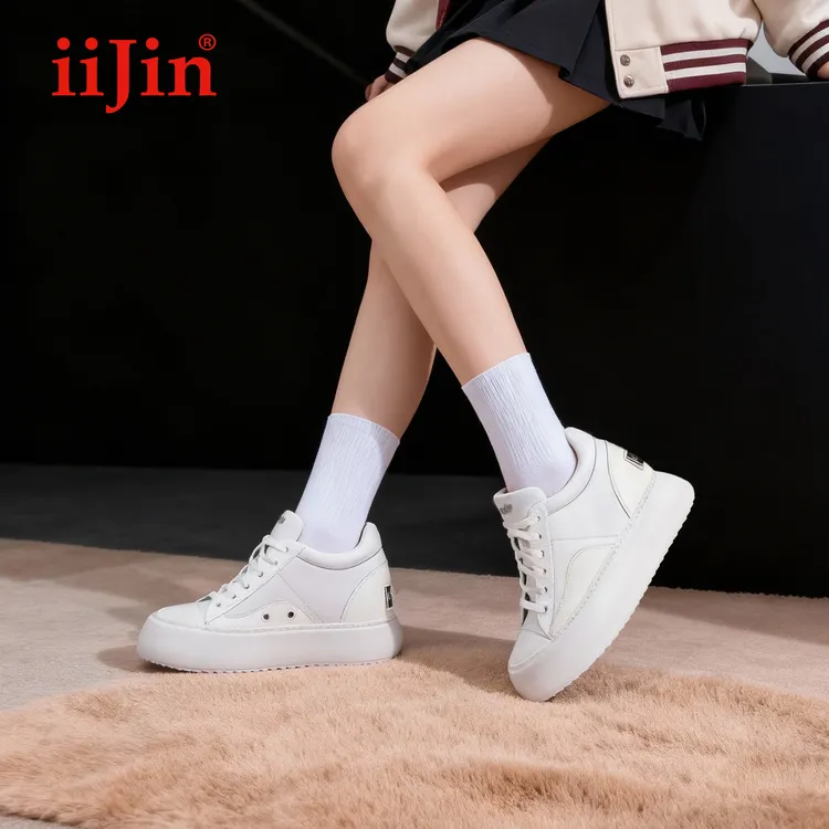 【明星同款】iiJin艾今8.5cm经典厚底内增高超轻小白鞋女YF265WTC