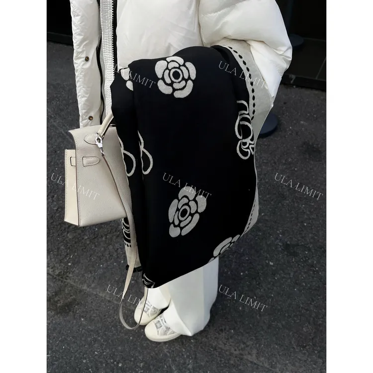 2025礼盒装新款高级百搭时尚围巾女新款山茶花小香风保暖披肩