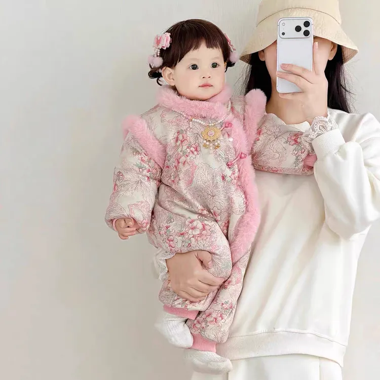 婴儿冬季加厚连体衣服宝宝冬装国风公主超萌周岁保暖棉衣外出爬服