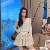 【静静衣橱】秋季套头修身减龄长袖V领拼接蕾丝修身针织上衣6578