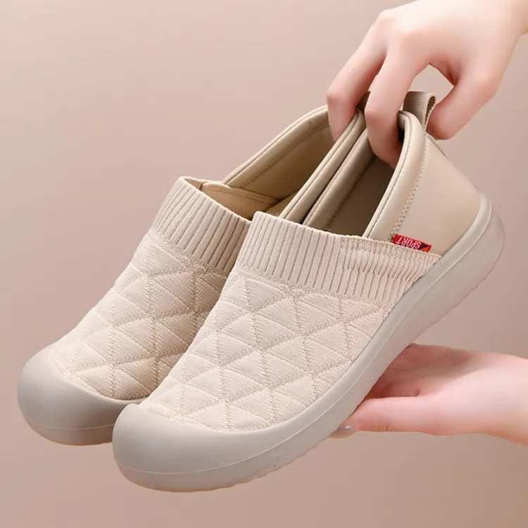 老北京布鞋女洋气轻便中老年妈妈鞋软底闰月女士加宽加高一脚蹬