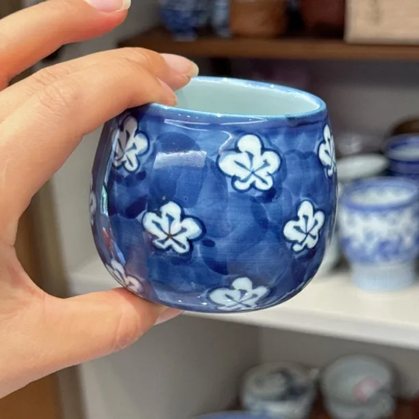 日本中古 源右卫门青花手绘梅纹汤吞杯 茶杯主人杯口径6.2高5.8