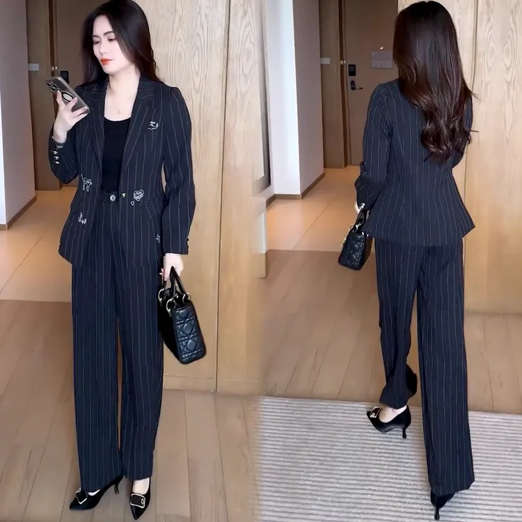 时尚西服套装女2025秋季新款洋气修身条纹西装领上衣阔腿裤两件套