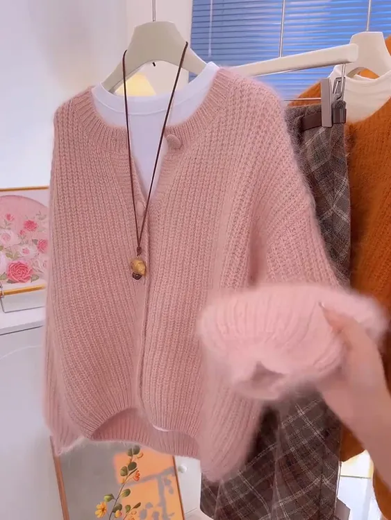 秋季韩系氛围感穿搭软糯慵懒风毛衣多巴胺独特超好看粉色针织衫女