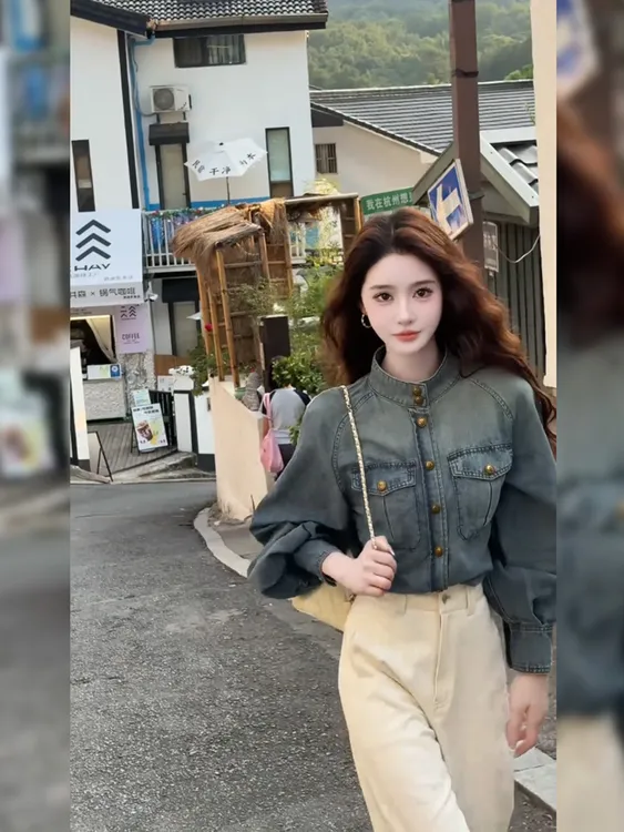 蓝色牛仔衬衫叠穿上衣2025年秋季新款早秋高级感衬衣女装显瘦