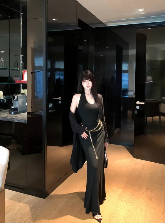 氛围感女神挂脖露基础高级显瘦鱼尾内外穿长裙+百搭开衫