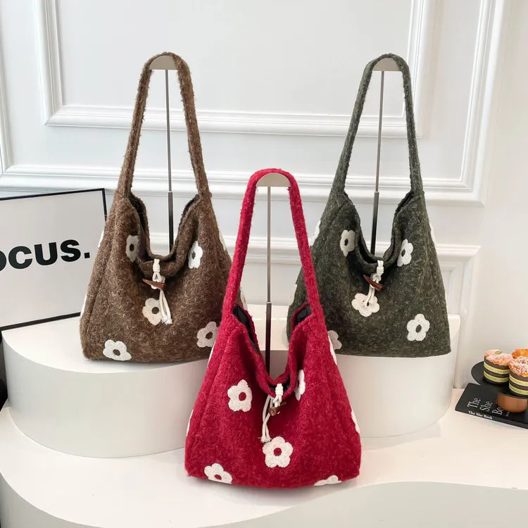 毛绒花朵刺绣单肩包秋冬甜美小众毛绒包文艺森系托特包韩版2311