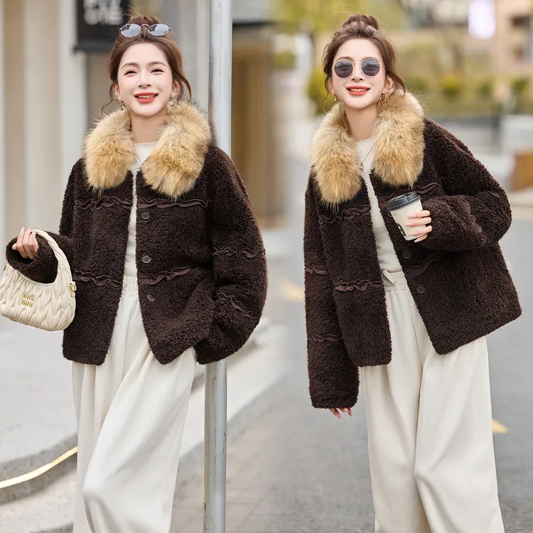 大毛领木耳边拼接羊羔毛外套女2025冬季新款洋气时髦保暖短款上衣