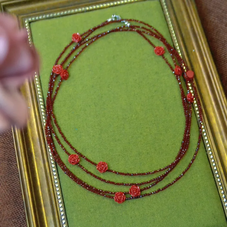 钛钢树脂项链 气质简约时尚百搭高级感长款挂链配饰红色复古饰品