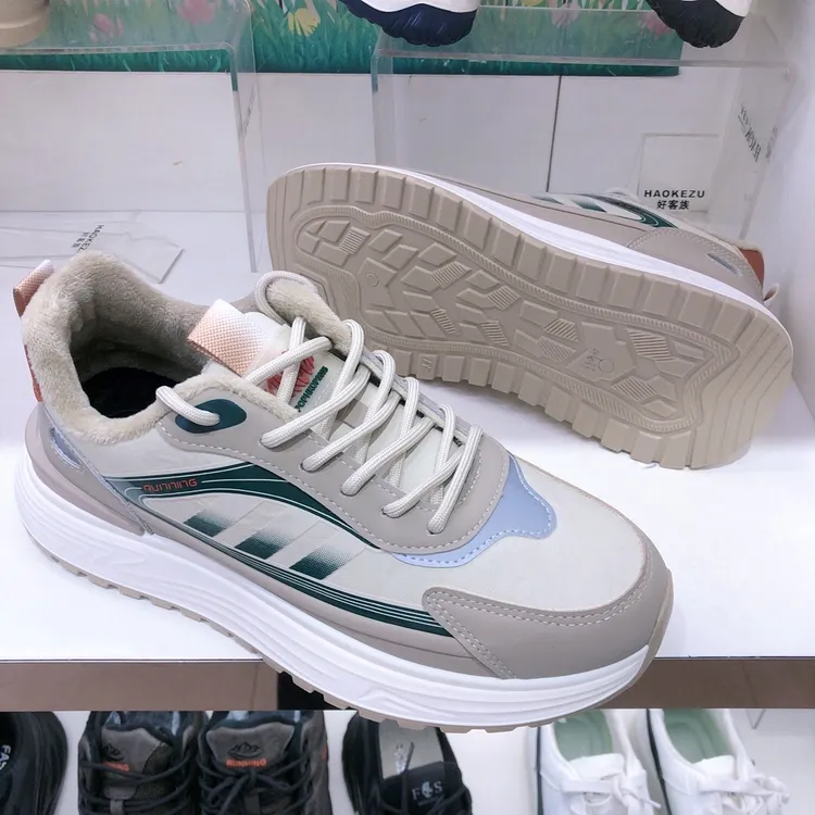 冬季男士时尚休闲鞋软底防滑加绒百搭低帮运动轻便拼色男鞋潮开车