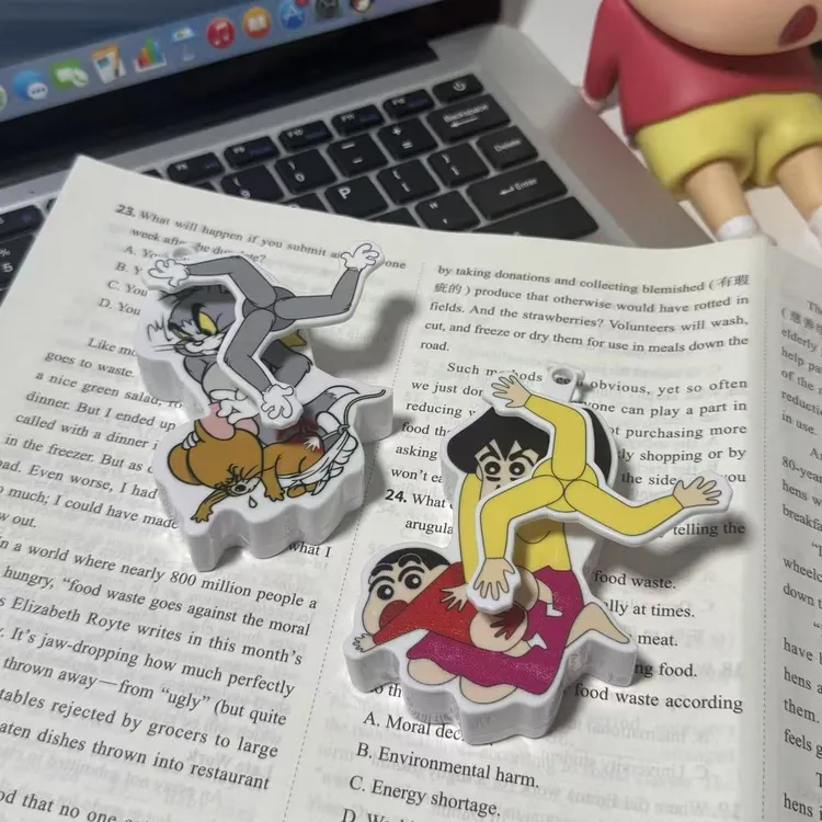 【唯依】创意新奇蜡笔小新卡通按压趣味旋转便捷手持风扇钥匙扣挂件