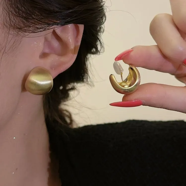 铜合金耳饰 金色拉丝豌豆耳环爆闪无耳洞耳夹金属时尚秋季耳饰